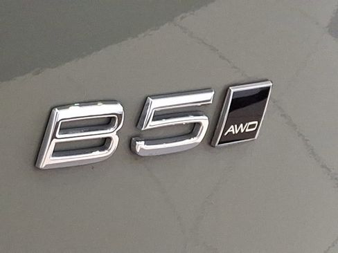 Used 2025 Volvo XC40 B5 Ultra w/ Climate Package image 32