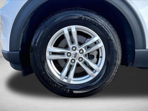 Used 2023 Ford Explorer XLT w/ Equipment Group 202A RWD image 10