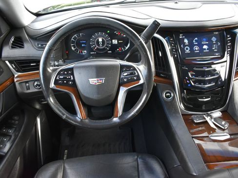 Used 2020 Cadillac Escalade Premium Luxury AWD/4WD image 12