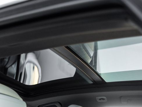 Certified 2026 Porsche Macan AWD/4WD image 25