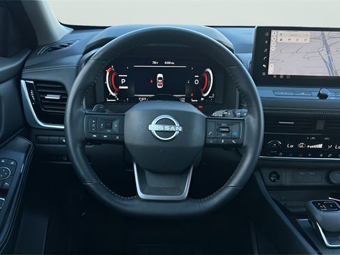 Used 2025 Nissan Rogue SL w/ Tech Package image 18