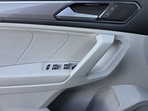 Used 2023 Volkswagen Tiguan SE R-Line image 17