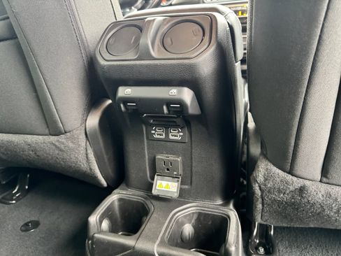 Used 2022 Jeep Gladiator Overland w/ Cold Weather Group AWD/4WD image 16