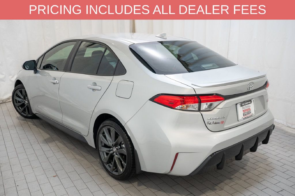 Certified 2025 Toyota Corolla SE FWD image 3