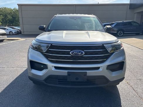 Used 2020 Ford Explorer XLT RWD image 2