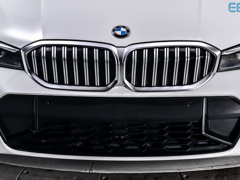 Used 2025 BMW 330i xDrive Sedan w/ M Sport Package image 9