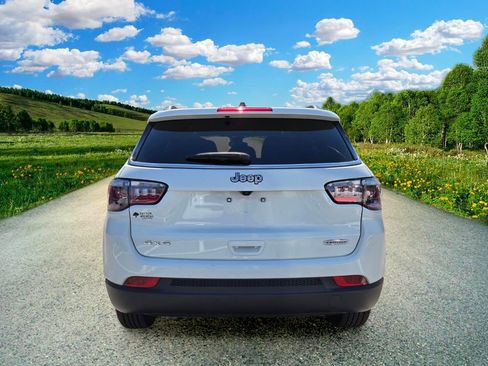 Used 2022 Jeep Compass Limited AWD/4WD image 5