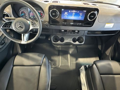 New 2024 Mercedes-Benz eSprinter 170 Cargo image 12