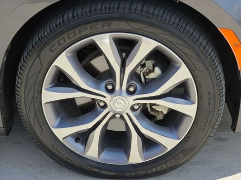 Used 2018 Chrysler Pacifica Limited w/ Tire & Wheel Group FWD image 32