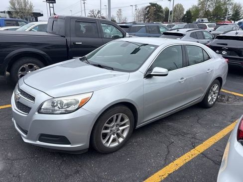 Used 2013 Chevrolet Malibu Eco w/ Power Convenience Package FWD image 2