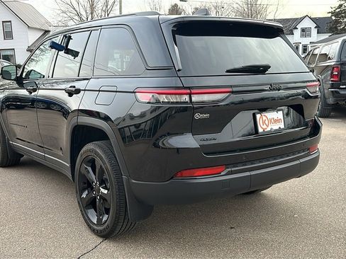 Used 2024 Jeep Grand Cherokee Altitude image 6