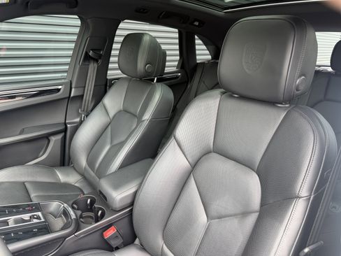Certified 2023 Porsche Macan AWD/4WD image 5
