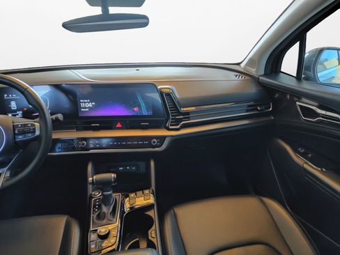 Used 2023 Kia Sportage EX image 3