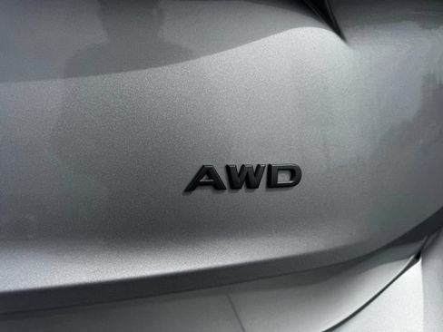 Used 2024 Nissan Rogue S AWD/4WD image 9