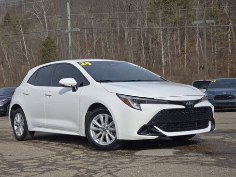 Used 2024 Toyota Corolla SE image 2