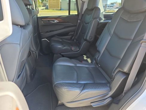 Used 2019 Cadillac Escalade Luxury image 36