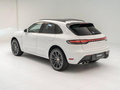 Certified 2026 Porsche Macan AWD/4WD image 3