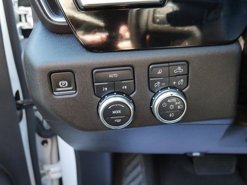 Used 2024 GMC Sierra 1500 SLT image 11