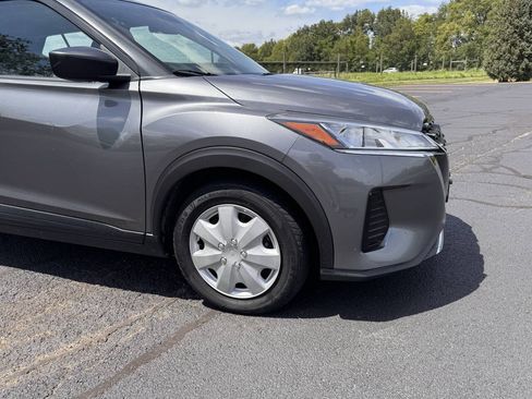 Used 2021 Nissan Kicks S FWD image 3