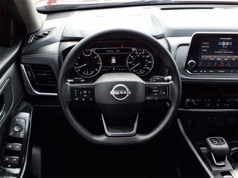 Used 2025 Nissan Rogue S image 20