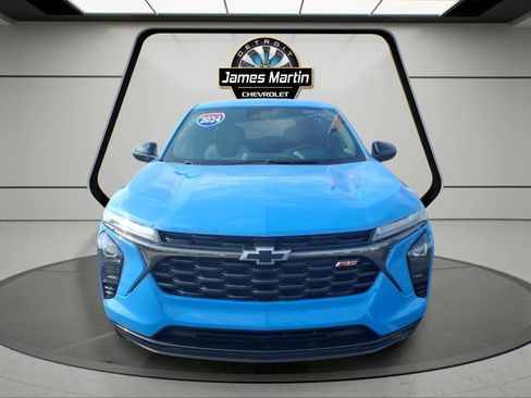 Used 2024 Chevrolet Trax RS w/ Driver Confidence Package FWD image 2