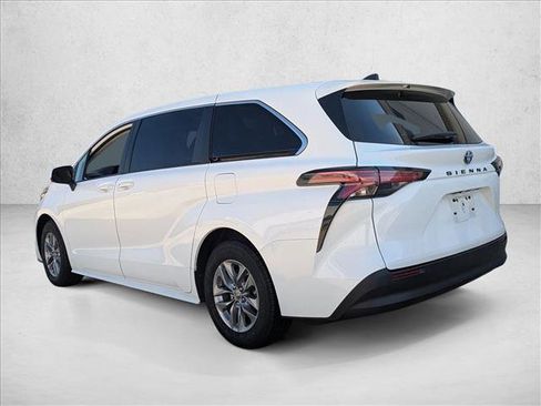 Certified 2022 Toyota Sienna LE image 7