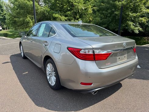Used 2015 Lexus ES 350 w/ Luxury Package FWD image 3