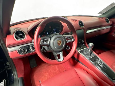 Used 2024 Porsche 718 Boxster RWD image 28