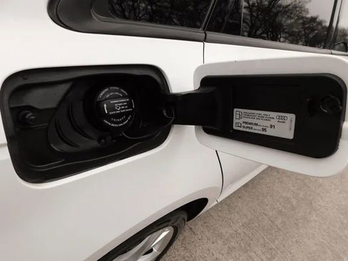 Used 2017 Audi A4 2.0T Ultra Premium w/ Convenience Package image 25