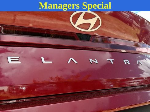 Used 2024 Hyundai Elantra SEL FWD image 31