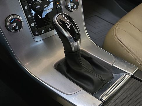 Used 2018 Volvo S60 T5 Inscription image 19