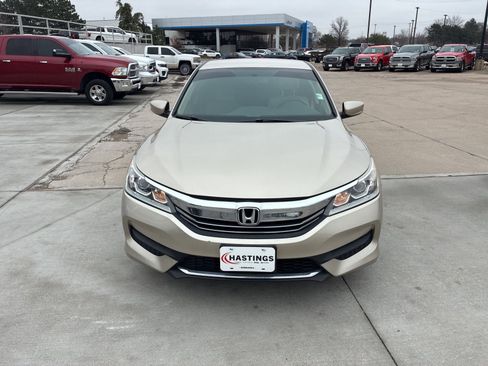 Used 2017 Honda Accord LX image 9