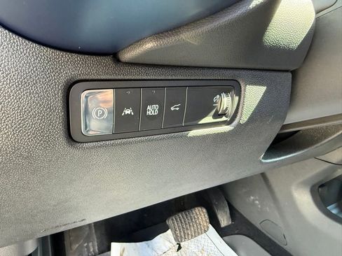 Used 2025 Chevrolet Equinox EV LT w/ Convenience Package AWD/4WD image 15