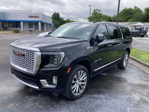 Used 2021 GMC Yukon XL Denali w/ Denali Ultimate Package AWD/4WD image 7