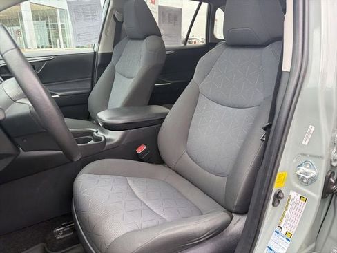 Used 2020 Toyota RAV4 XLE w/ Convenience Package AWD/4WD image 19