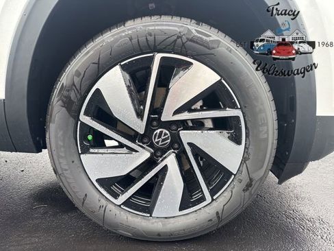 New 2026 Volkswagen Atlas SEL image 9