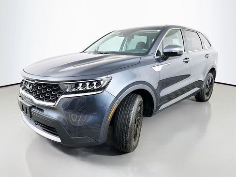 Used 2023 Kia Sorento LX AWD/4WD image 3