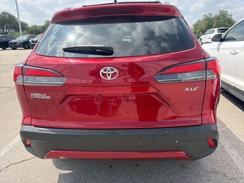 Used 2025 Toyota Corolla Cross XLE w/ Convenience Package FWD image 6