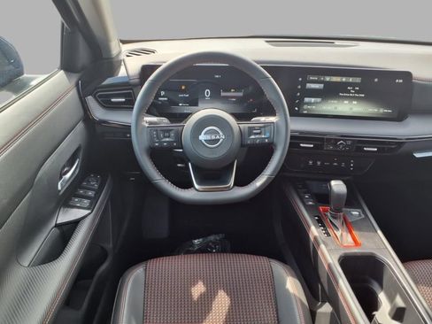 Used 2025 Nissan Kicks SR image 4