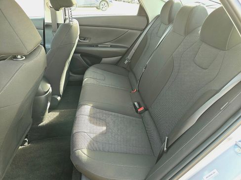 Certified 2025 Hyundai Elantra SE FWD image 17
