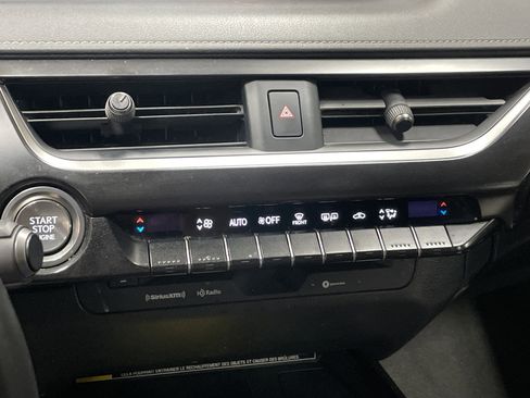 Used 2022 Lexus UX 200 image 9