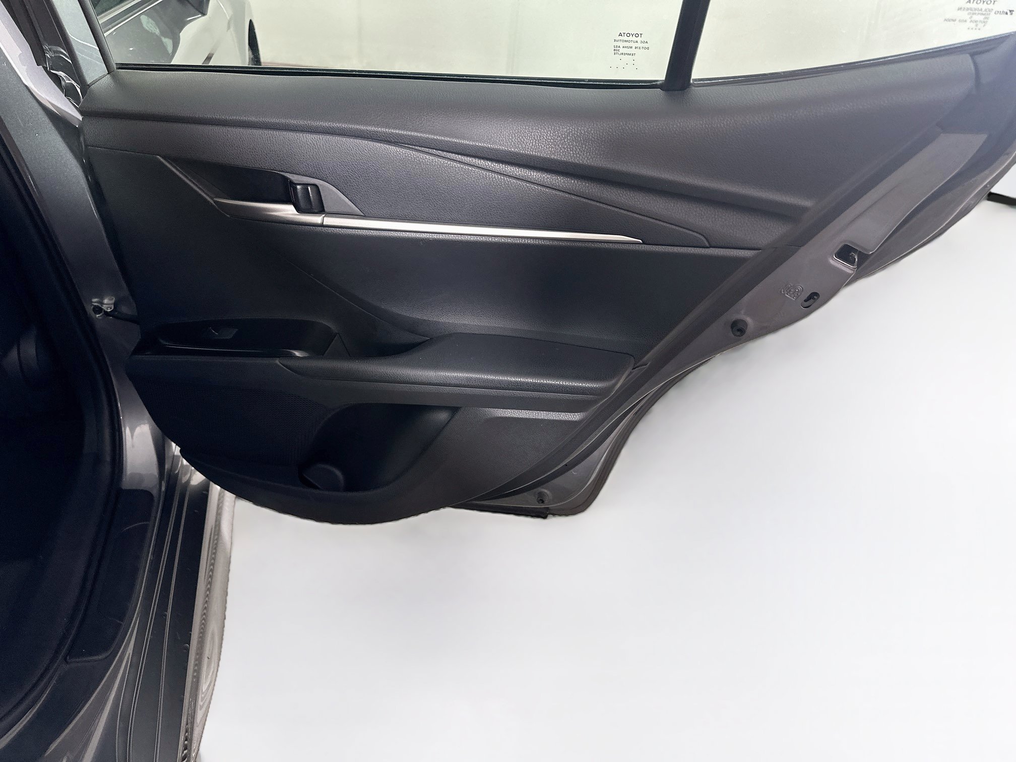 Used 2025 Toyota Camry SE FWD image 30
