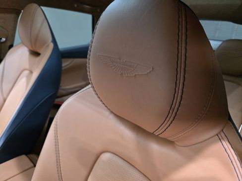 Used 2021 Aston Martin DBX image 5