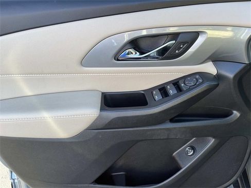 Used 2023 Chevrolet Traverse LT image 26