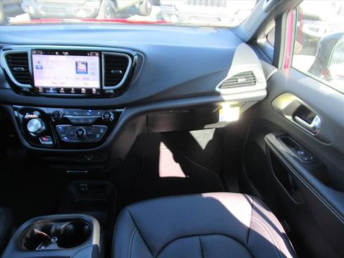 New 2026 Chrysler Voyager LX FWD image 13