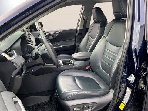 Used 2020 Toyota RAV4 XLE Premium image 22