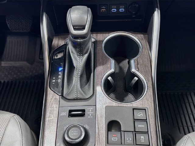 Used 2024 Toyota Highlander Limited AWD/4WD image 14
