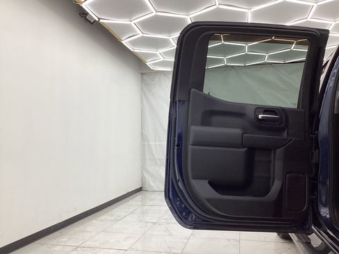 Used 2020 Chevrolet Silverado 1500 Custom Trail Boss w/ Custom Convenience Package image 26