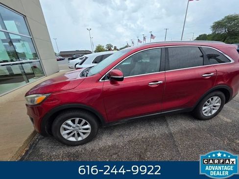 Used 2018 Kia Sorento FWD image 2