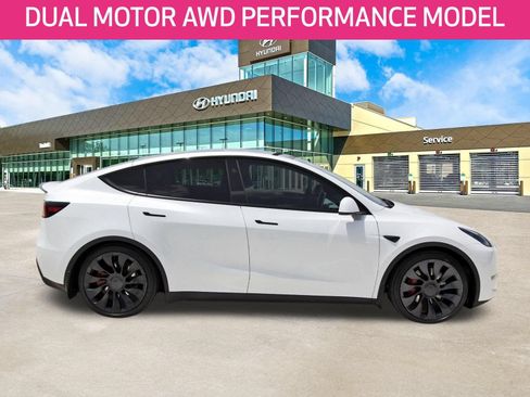 Used 2024 Tesla Model Y Performance AWD/4WD image 4
